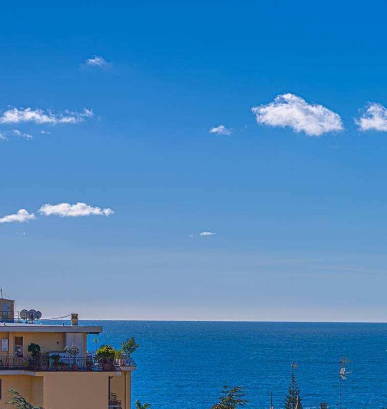 A 2 Passi Dal Mare